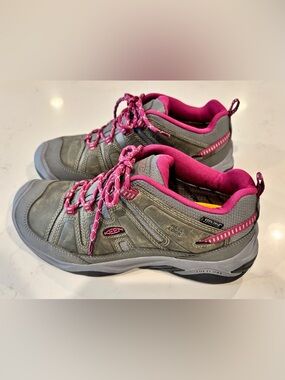 NEVER WORN Keen Circadia Waterproof Hiking Shoe in Steel Grey/Boysenberry